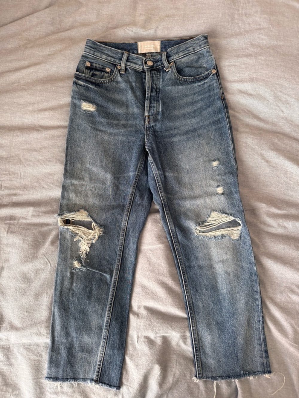 Everlane women’s cheeky Distressed Denim Jeans - 23 crop